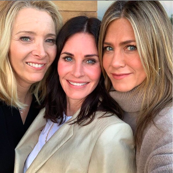 55歳誕生日は『フレンズ』共演者と過ごしたコートニー・コックス（画像は『Courteney Cox　2019年6月15日付Instagram「How lucky am I to celebrate my birthday with these two???」』のスクリーンショット）