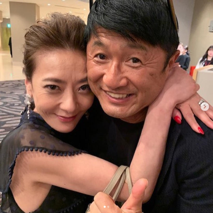 武田修宏に寄り添う西川史子（画像は『西川史子　2019年6月4日付Instagram「昨日はミスジャパンの大会でした！」』のスクリーンショット）