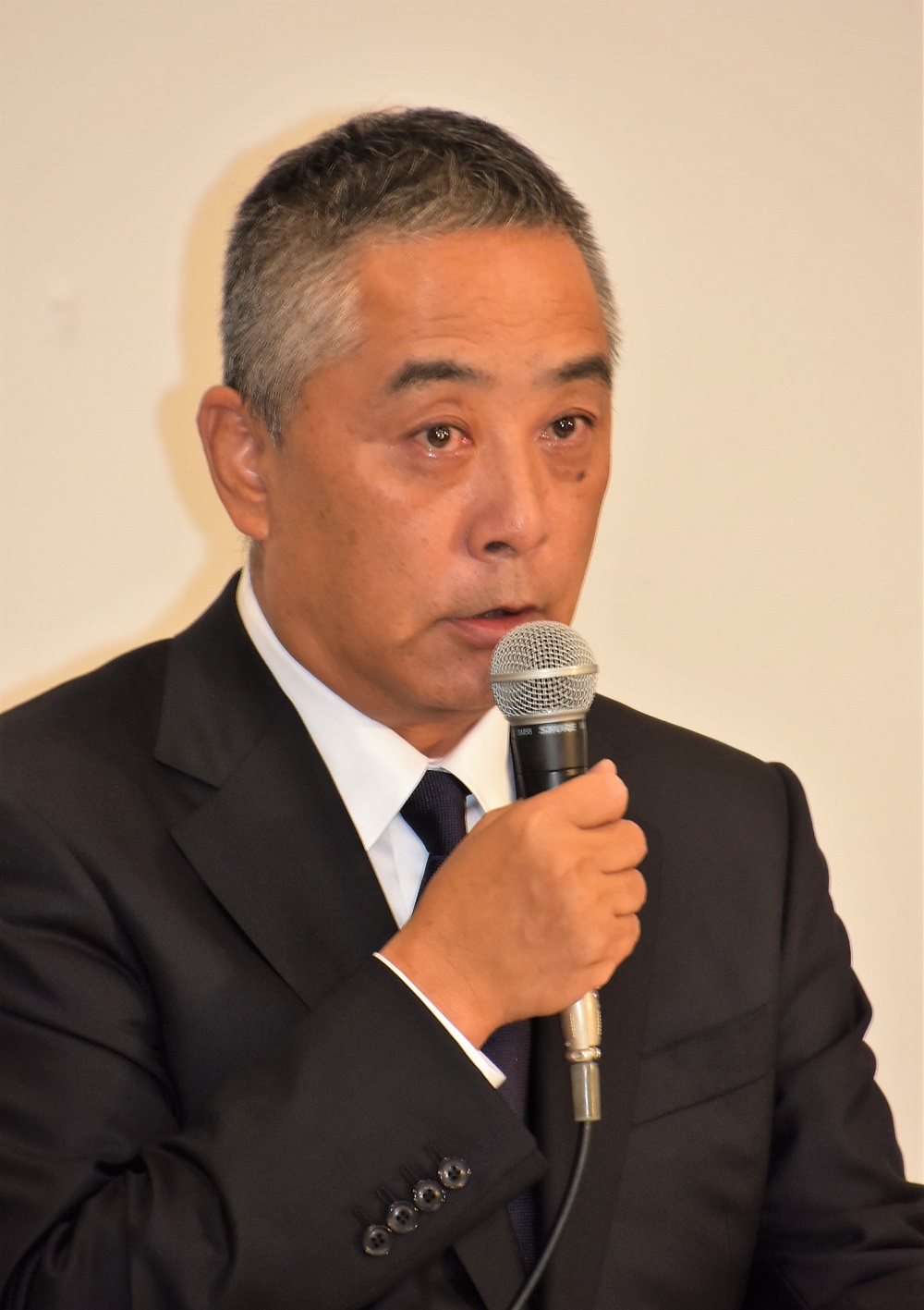 会見で話す吉本興業代表取締役社長・岡本昭彦氏