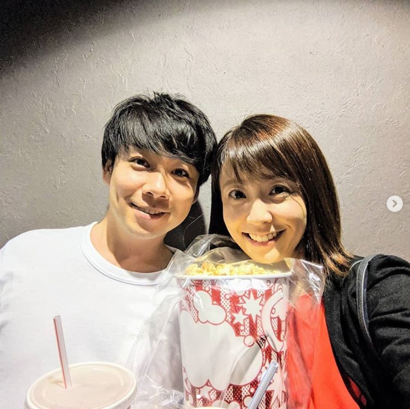 結婚してもうすぐ1年になるあきら。＆小林麻耶（画像は『小林麻耶　2019年7月15日付Instagram「誕生日は映画デートへ」』のスクリーンショット）