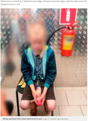 【海外発！Breaking News】南京錠付きの鎖を首にかけたまま、父親の虐待から逃げてきた10歳少年（露）