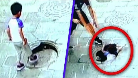 壊れたマンホール蓋を踏んでしまった男児（画像は『Inside Edition　2019年8月5日公開YouTube「Father Rescues 3-Year-Old Son Who Fell Down Manhole in China」』のサムネイル）