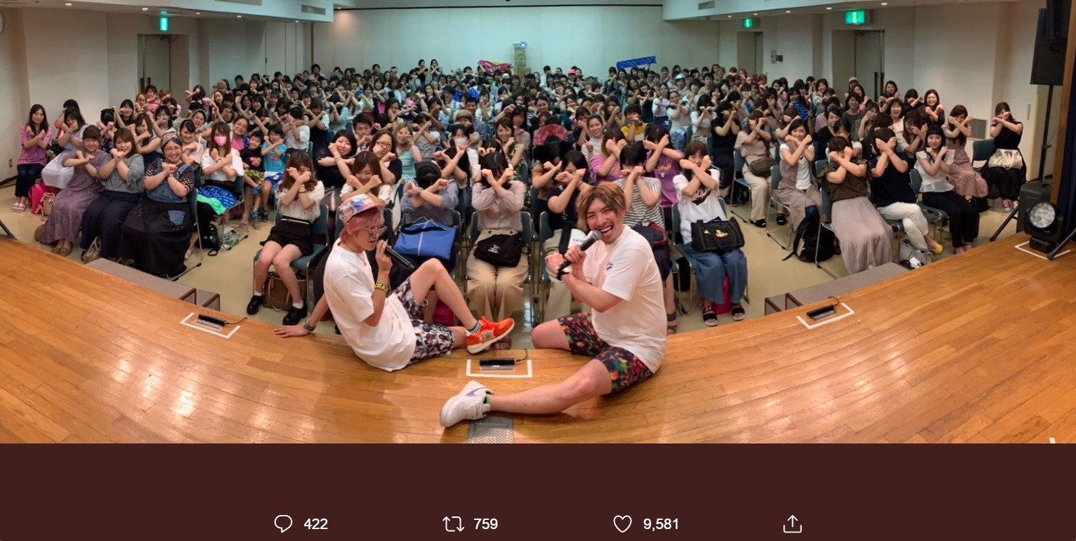 初の単独ツアー中だったEXIT（兼近大樹とりんたろー。）（画像は『EXIT 兼近　2019年8月31日付Twitter「今日は神奈川単独ツアーで横須賀ラブみちゃんでした」』のスクリーンショット）