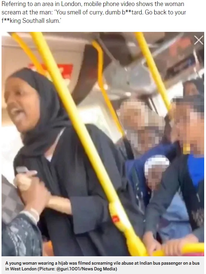 インド人男性を罵り続けた女性（画像は『Metro　2019年9月17日付「Woman in hijab launches racist attack on Indian bus passenger」（Picture: ＠guri.1001/News Dog Media）』のスクリーンショット）