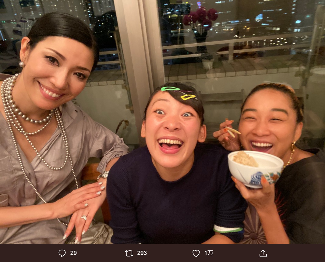 アンミカ、フワちゃん、青山テルマ（画像は『フワちゃん FUWA　2019年10月5日付Twitter「アンミカさんのホームパーティーきてます」』のスクリーンショット）