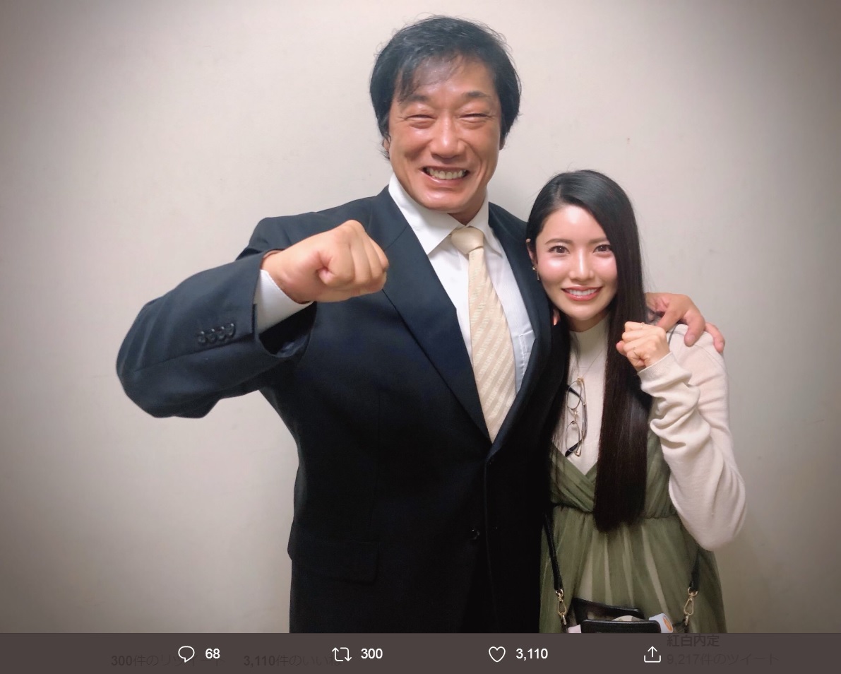 小橋建太の大ファン倉持明日香「神様にもお会いできました」（画像は『倉持明日香　2019年11月2日付Twitter「in 両国。神様にもお会いできました」』のスクリーンショット）