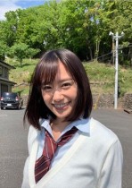 【エンタがビタミン♪】制服似合う女優・吉田志織、トレンチコートで大人の着こなし　ヨガ姿も披露＜動画あり＞