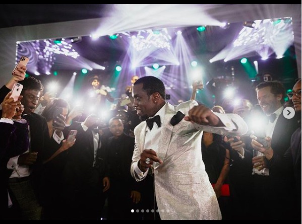 大物セレブ達と50歳の誕生日を祝福したディディー（画像は『Diddy　2019年12月16日付Instagram「Ain’t No Party Like A Diddy Party!!!!」』のスクリーンショット）