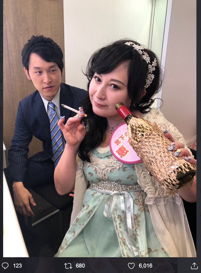 宮下草薙・宮下と母の恵美さん（画像は『宮下草薙 宮下兼史鷹　2019年12月4日付Twitter「ロンドンハーツありがとうございました!!!」』のスクリーンショット）