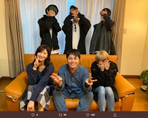 小倉優香、井上裕介、ミオヤマザキ（画像は『NONSTYLE 井上裕介　2019年12月1日付Twitter「『＃ミオヤマザキ』さん企画のTwitterドラマの撮影中に撮ったオフショット!!」』のスクリーンショット）