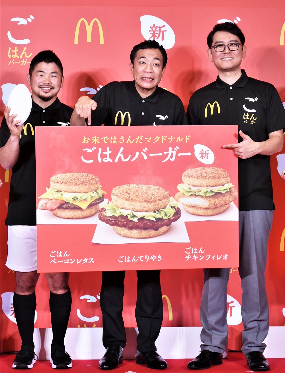 『日本マクドナルド「夜マック」新メニュー PR発表会』に登場した田中史朗選手とナイツ