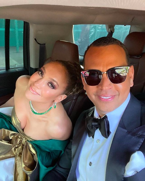 授賞式会場へと向かうジェニファー＆アレックス（画像は『Alex Rodriguez　2020年1月5日付Instagram「Heading to the ＠goldenglobes.」』のスクリーンショット）