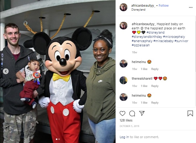 家族と一緒にディズニーランドで（画像は『Moby Gordon　2019年10月5日付Instagram「Happiest baby on earth ＠ the happiest place on earth」』のスクリーンショット）