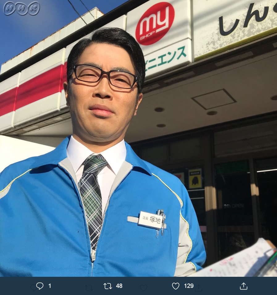 『ゾンビが来たから人生見つめ直した件』でコンビニ店長「塚地」役で登場した鈴木拓（画像は『NHKドラマ　2019年1月12日付Twitter「＃ゾンビが来たから人生見つめ直した件 ゲストをちょこっとご紹介しちゃう件（2）」』のスクリーンショット）