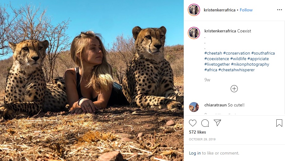 チーターと一緒に寝ることもあるという女性（画像は『Kristen Kerr　2019年10月29日付Instagram「Coexist」』のスクリーンショット）