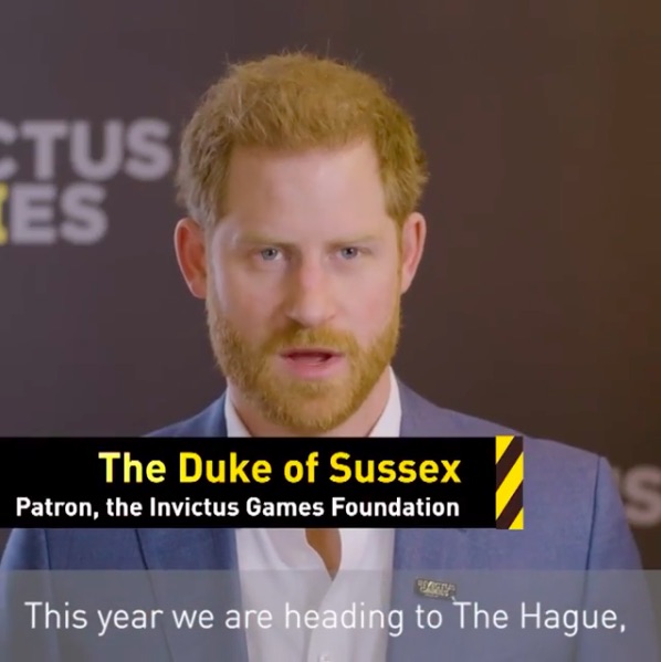 投稿が「センス悪すぎ！」と酷評されてしまったヘンリー王子（画像は『The Duke and Duchess of Sussex　2020年1月15日付Instagram「Here we come Düsseldorf!」』のスクリーンショット）