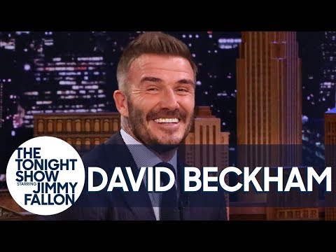 妻ヴィクトリアとの馴れ初めを語ったデヴィッド（画像は『The Tonight Show Starring Jimmy Fallon　2020年2月27日公開 YouTube「David Beckham Reacts to Wife Victoria Trolling Him on Instagram for His Lego Obsession」』のサムネイル）