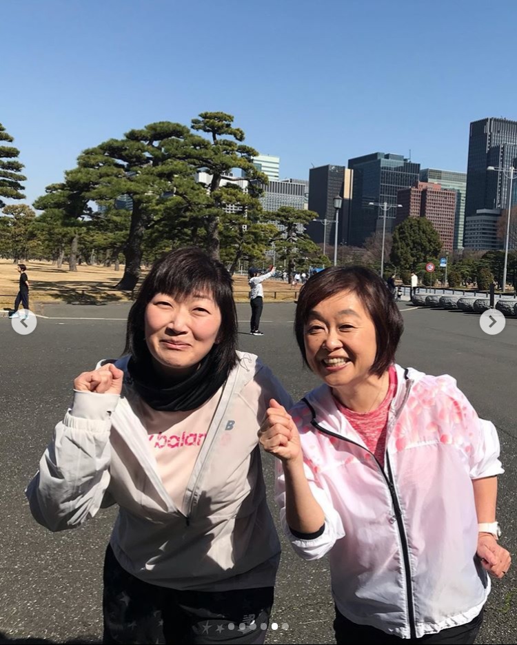 「明美さんとラン！　すんごく楽しかったです！」と川村エミコ（画像は『川村 エミコ（たんぽぽ）　2020年2月24日付Instagram「本日、増田明美さんと走らせていただきました！」』のスクリーンショット）