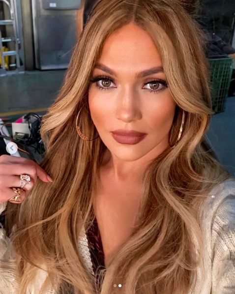 自宅待機中もポジティブに過ごしているジェニファー・ロペス（画像は『Jennifer Lopez　2020年3月13日付Instagram「Spicing things up for ＃WOD」』のスクリーンショット）