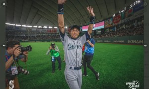 我が子にこのようになって欲しいと絶賛されたイチローさん（画像は『Seattle Mariners　2019年3月22日付Twitter「I-CHI-RO! I-CHI-RO! I-CHI-RO!」』のスクリーンショット）