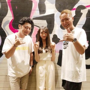 Akira Sunset、Hiroki Sagawaと鈴木まなか（画像は『鈴木 まなか（Relic Lyric, inc.）　2019年7月28日付Instagram「JASRACさんの、Creator’s path Vol.8！」』のスクリーンショット）