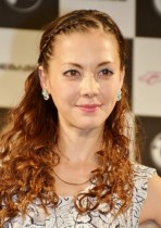 【エンタがビタミン♪】土屋アンナ、3歳娘の「ママ、抱っこ！」に応えられず　「ごめんよー」寝顔に謝る日々