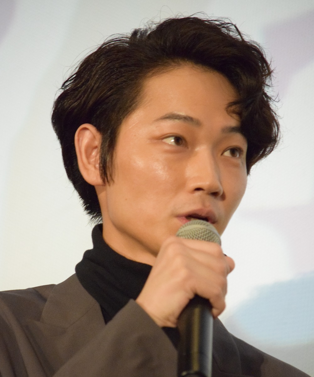 綾野剛、SNSでギタープレイ披露なるか？