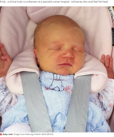 誕生した女の子、リアちゃん（画像は『Mirror　2020年5月16日付「Mum gives birth at garden centre as dad uses shoelaces to tie umbilical cord」（Image: South Wales Argus/WALES NEWS SERVICE）』のスクリーンショット）