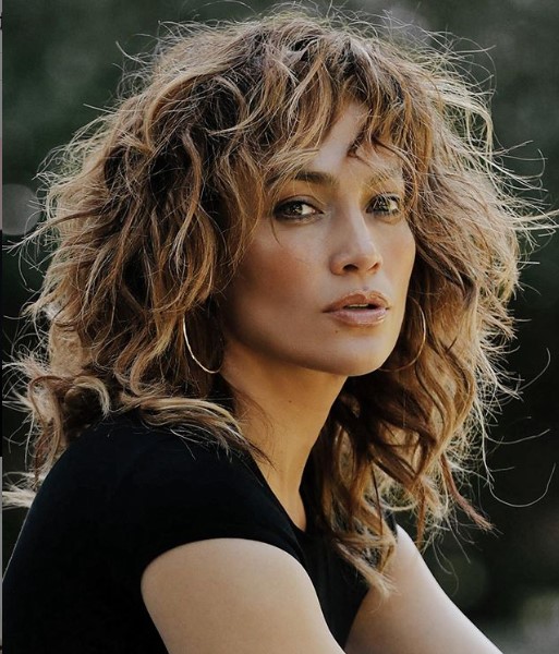 「人質を取っている…」とジョークにされたジェニファー・ロペス（画像は『Jennifer Lopez　2020年5月19日付Instagram「It’s a good week to have a good week.」』のスクリーンショット）