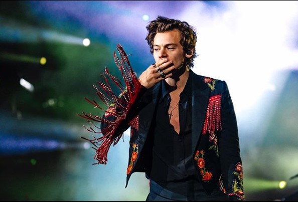 ケイティが「完璧な紳士」と称賛したハリー・スタイルズ（画像は『harrystyles　2018年6月2日付Instagram「Mexico City One, Live On Tour.」』のスクリーンショット）