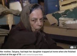 娘を監禁していた母親のタチアナ（画像は『The Sun　2020年6月24日付「HOUSE OF HORRORS Russian mum ‘forced her daughter to live off CAT FOOD while caged at her home for 26 years’」（Credit: Central European News）』のスクリーンショット）
