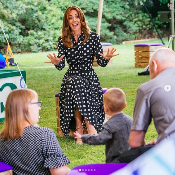 ルイ王子のやんちゃぶりを明かした母キャサリン妃（画像は『Duke and Duchess of Cambridge　2020年7月13日付Instagram「Say hello to ＠bbctinyhappypeople!」』のスクリーンショット）