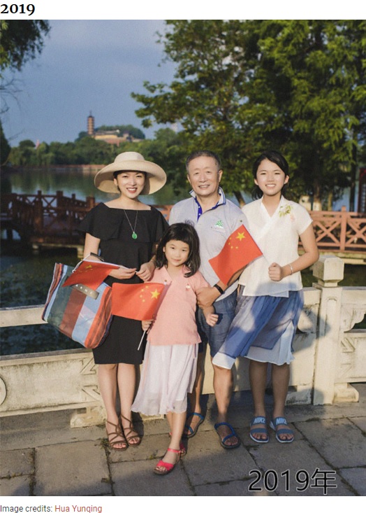 40回目の記念ショット、允慶さんは65歳に（画像は『Bored Panda　2020年8月20日付「This Dad And Daughter Have Been Taking Yearly Pics At The Same Spot For 40 Years, And The Pics Show How Time Flies」（Image credits: Hua Yunqing）』のスクリーンショット）