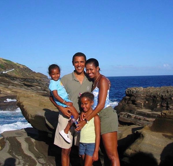 ミシェル夫人、夫の誕生日に懐かしの家族写真を公開（画像は『Michelle Obama　2020年8月4日付Instagram「Happy birthday to my favorite guy.」』のスクリーンショット）