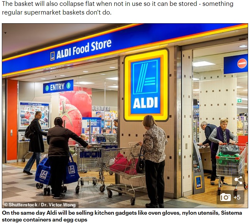 ALDI店舗で大きな買い物カートを持つ買い物客たち（画像は『Daily Mail Online　2020年9月4日付「Customers criticise Aldi for selling ＄10 baskets as part of its weekly Special Buys sale - because the supermarket doesn’t supply their own for shoppers」（Shutterstock/Dr. Victor Wong）』のスクリーンショット）