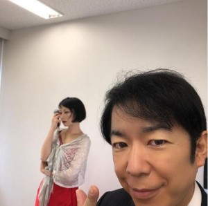 鳥居みゆき、ダンディ坂野とデュエットを披露（画像は『鳥居みゆき　2020年8月10日付Instagram「事務所でたまたまダンディ先輩に会って たまたまドレス持ってて たまたま歌覚えていたのでデュエットしました」』のスクリーンショット）