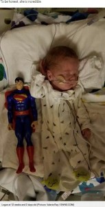 生後3か月（12週と2日）のローガン君（画像は『Metro　2020年10月23日付「Premature baby born the size of a Superman toy miraculously survives and thrives」（Picture: Valerie Ray / SWNS.COM）』のスクリーンショット）