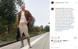 ブーツをあわせてかっこよく着こなすマークさん（画像は『Mark Bryan　2020年10月1日付Instagram「Decided to wear some boots today and a longer skirt.」』のスクリーンショット）