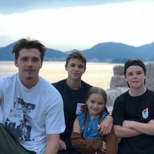 ベッカム家の4人の子供達（画像は『David Beckham　2020年6月21日付Instagram「I’m so lucky and proud to be your daddy x Daddy loves you all so so much」』のスクリーンショット）