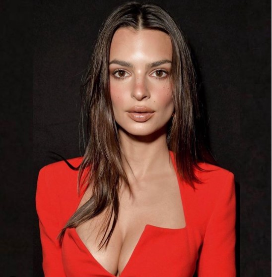 第1子妊娠を発表したエミリー・ラタコウスキー（画像は『Emily Ratajkowski　2020年2月22日付Instagram「Hi.」』のスクリーンショット）