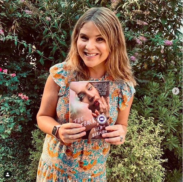 作家兼テレビコメンテーターとして活躍するジェナ・ブッシュ・ヘイガーさん（画像は『Jenna Bush Hager　2020年8月3日付Instagram「For the first time in ＠readwithjenna history, our book club has 2 picks for the month of August!」』のスクリーンショット）