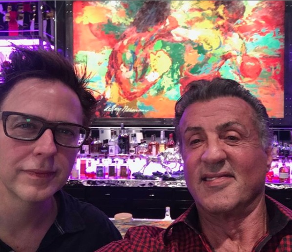 ジェームズ・ガン監督とシルヴェスター・スタローン（画像は『James Gunn　2020年11月14日付Instagram「Always love working with my friend ＠officialslystallone＆our work today on ＃TheSuicideSquad was no exception.」』のスクリーンショット）