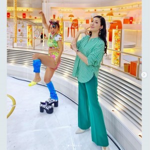 『グッとラック！』で共演中のフワちゃんとアンミカ（画像は『アンミカ　2020年11月2日付Instagram「先週の、いくつかの華やかな衣装を紹介」』のスクリーンショット）