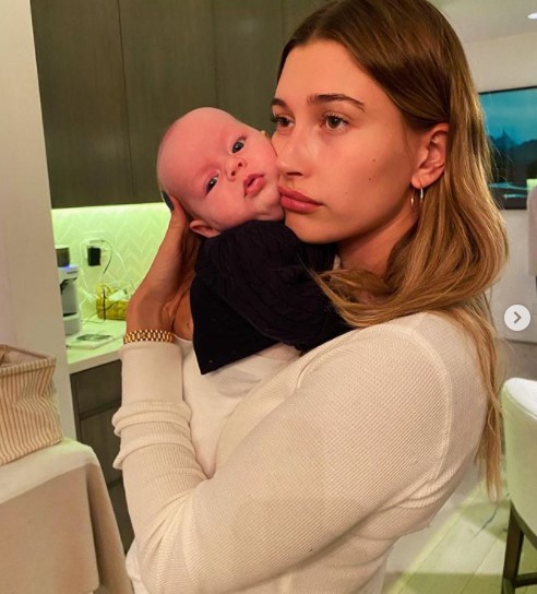 ヘイリー・ビーバー、ママになったらこんな感じ!?（画像は『Hailey Baldwin Bieber　2020年11月12日付Instagram「my tiny squishy girl」』のスクリーンショット）