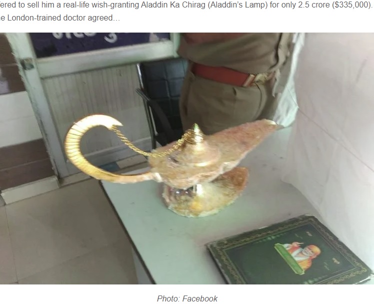 押収されたランプ（画像は『Oddity Central　2020年10月30日付「Doctor Allegedly Pays Conmen ＄335,000 for Fake Wish-Granting Aladdin’s Lamp」（Photo: Facebook）』のスクリーンショット）