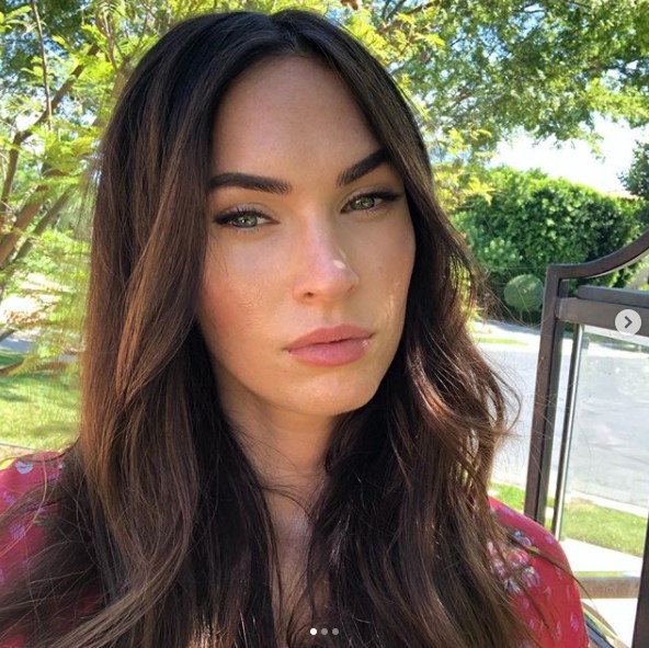 別居中の夫ブライアンの投稿にミーガンが激怒したワケは…（画像は『Megan Fox　2019年8月5日付Instagram「Took like 300 pictures the other day-looked like the reanimated corpse of Akhenaten in 297 of them.」』のスクリーンショット）