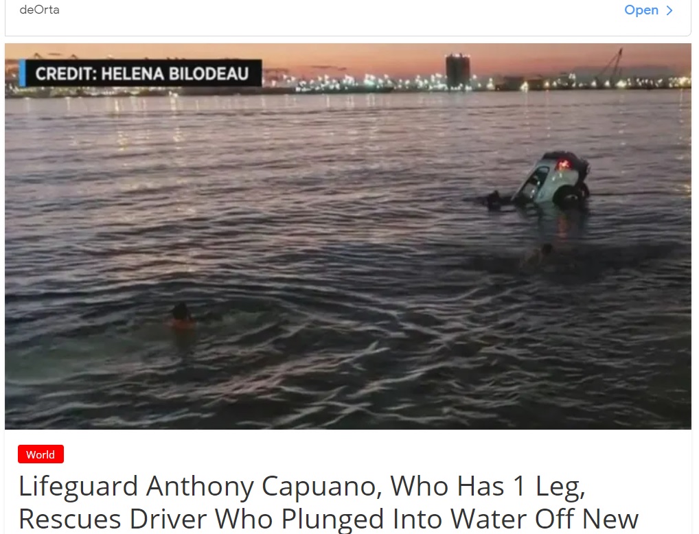 男性救出後に沈んでしまった車（画像は『Pehal News　2020年11月13日付「Lifeguard Anthony Capuano, Who Has 1 Leg, Rescues Driver Who Plunged Into Water Off New Jersey」（CREDIT: HELENA BILODEAU）』のスクリーンショット）