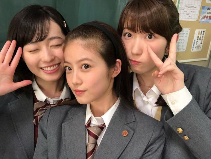 福原遥、今田美桜、日比美思『3年A組』より（画像は『yuzuki　2019年1月13日付Instagram「＃涼音と愛華」』のスクリーンショット）