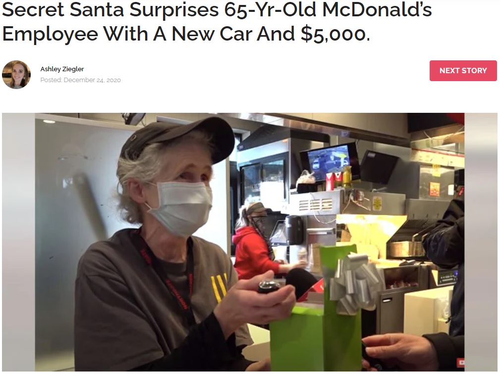 シークレットサンタからのサプライズに涙する65歳女性（画像は『InspireMore.com　2020年12月24日付「Secret Santa Surprises 65-Yr-Old McDonald’s Employee With A New Car And ＄5,000.」（YouTube）』のスクリーンショット）