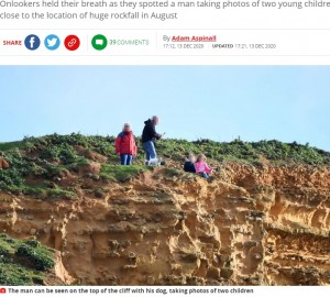 崖の端に2人の子供を座らせる男性ら（画像は『Mirror　2020年12月13日付「Chilling snaps at edge of cliff as man ignores safety notices to photograph kids」』のスクリーンショット）